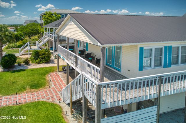 1041 1st Street, Surf City, NC 28445