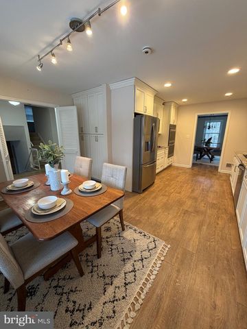 11 BROMLEY CT, Lutherville Timonium, MD 21093