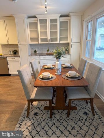 11 BROMLEY CT, Lutherville Timonium, MD 21093