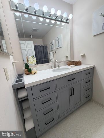 11 BROMLEY CT, Lutherville Timonium, MD 21093