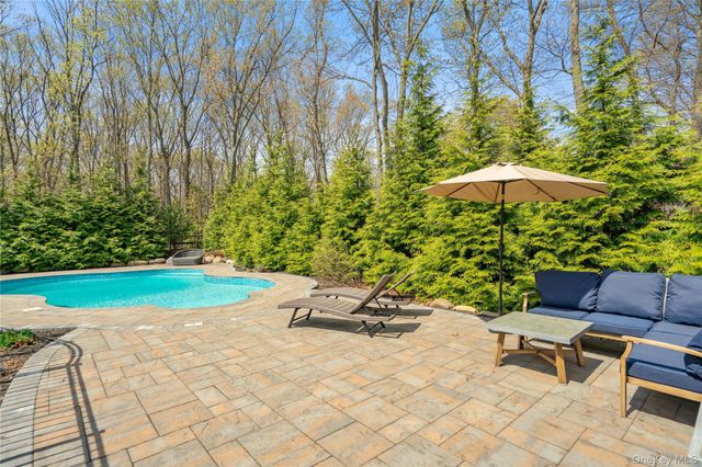 5 Mountain View Drive, Northport, NY 11768