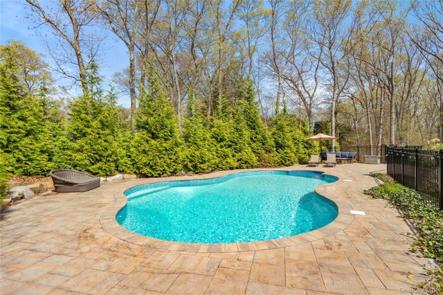5 Mountain View Drive, Northport, NY 11768