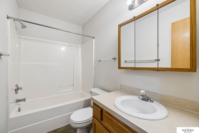 706 Lamont Drive, Lincoln, NE 68528