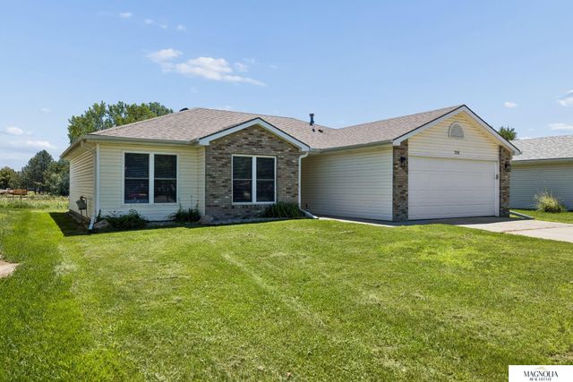 706 Lamont Drive, Lincoln, NE 68528
