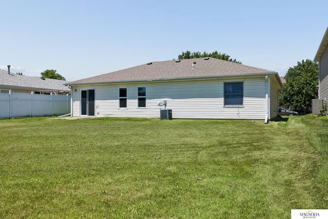 706 Lamont Drive, Lincoln, NE 68528