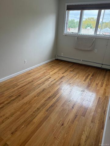 7862 79th Place, Glendale, NY 11385