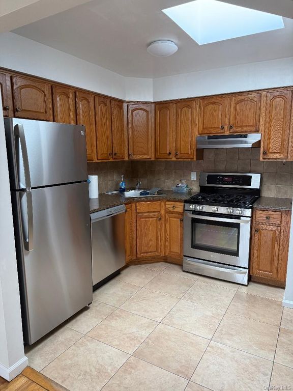 7862 79th Place, Glendale, NY 11385