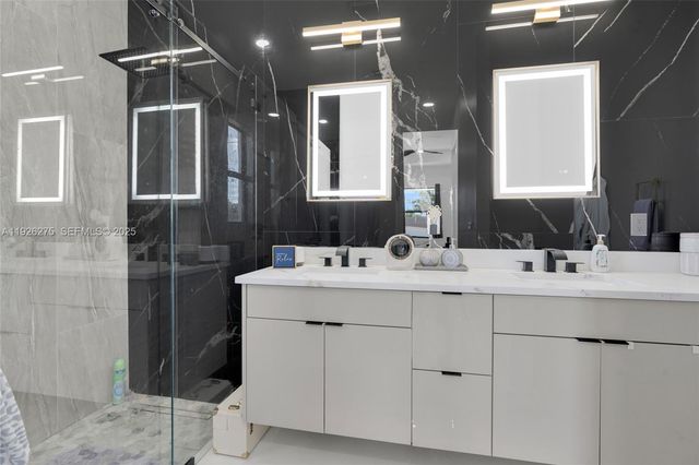 2250 10th Ter, Lehigh Acres, FL 33936