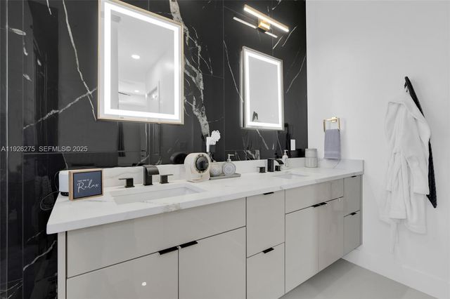 2250 10th Ter, Lehigh Acres, FL 33936