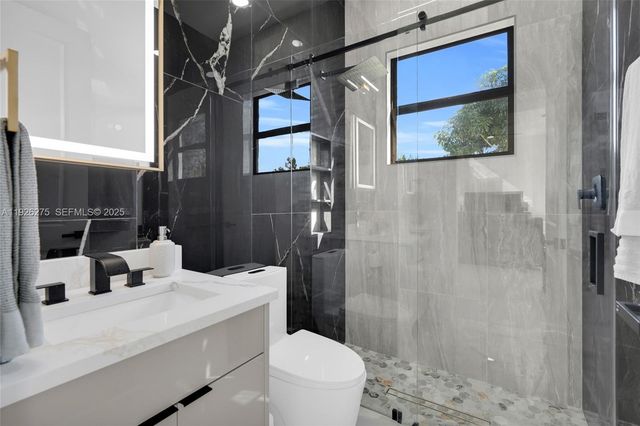 2250 10th Ter, Lehigh Acres, FL 33936