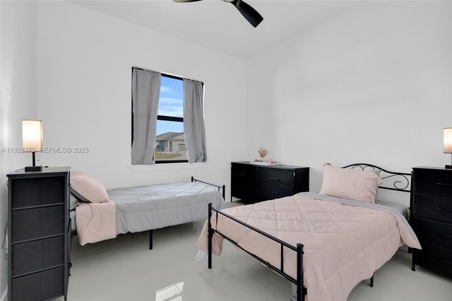 2250 10th Ter, Lehigh Acres, FL 33936