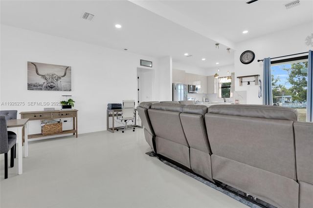 2250 10th Ter, Lehigh Acres, FL 33936