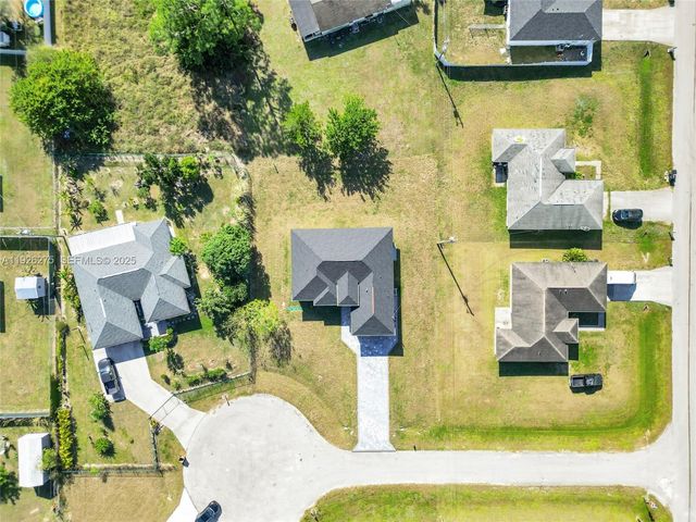 2250 10th Ter, Lehigh Acres, FL 33936