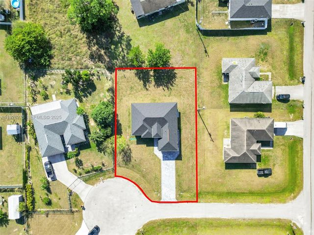 2250 10th Ter, Lehigh Acres, FL 33936