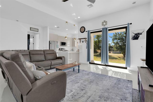 2250 10th Ter, Lehigh Acres, FL 33936