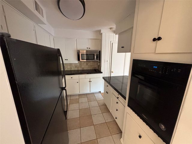 6127 Bandera Avenue B, Dallas, TX 75225