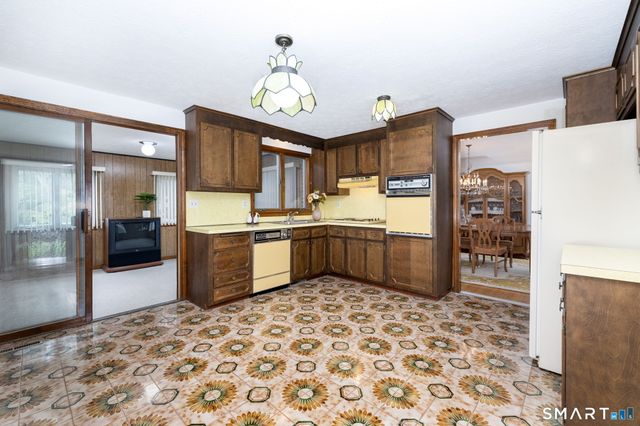 15 Colonial Drive, Wethersfield, CT 06109