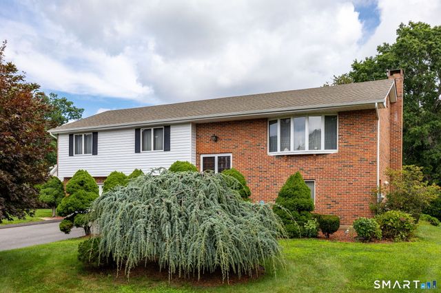15 Colonial Drive, Wethersfield, CT 06109
