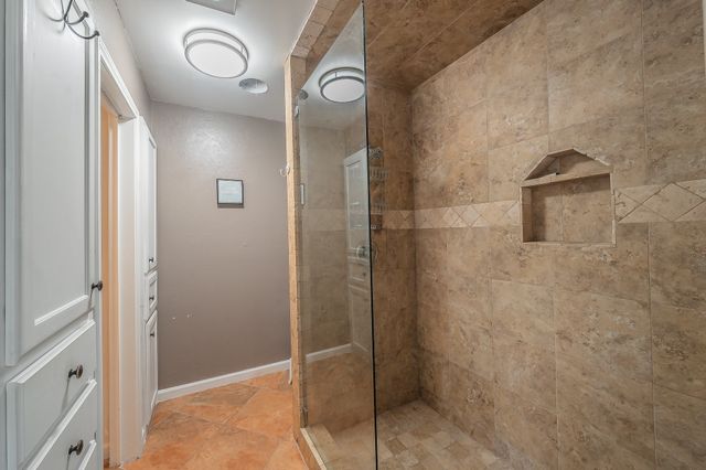 5801 Cedarcrest Drive, Haltom City, TX 76117