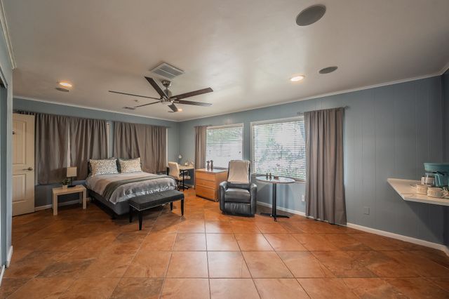 5801 Cedarcrest Drive, Haltom City, TX 76117