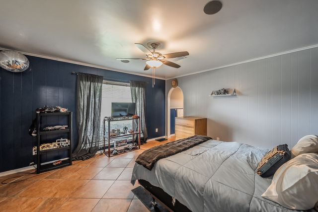 5801 Cedarcrest Drive, Haltom City, TX 76117