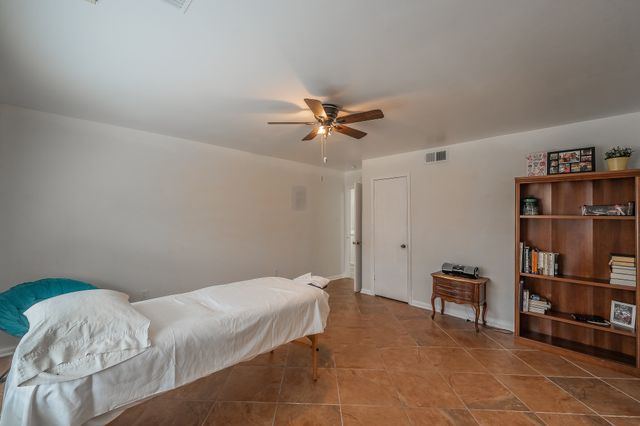 5801 Cedarcrest Drive, Haltom City, TX 76117