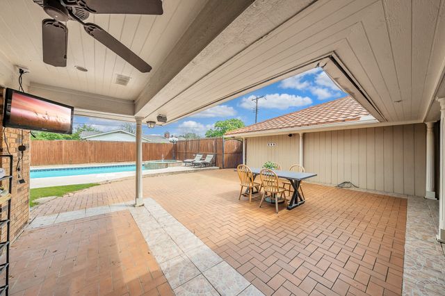 5801 Cedarcrest Drive, Haltom City, TX 76117
