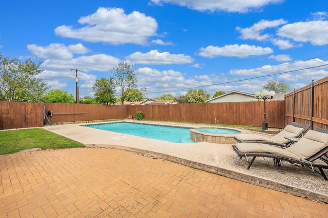 5801 Cedarcrest Drive, Haltom City, TX 76117