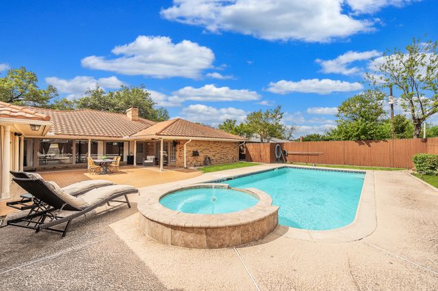 5801 Cedarcrest Drive, Haltom City, TX 76117
