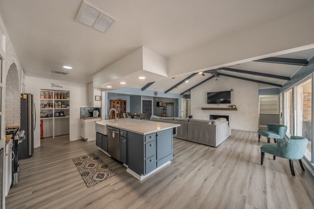5801 Cedarcrest Drive, Haltom City, TX 76117