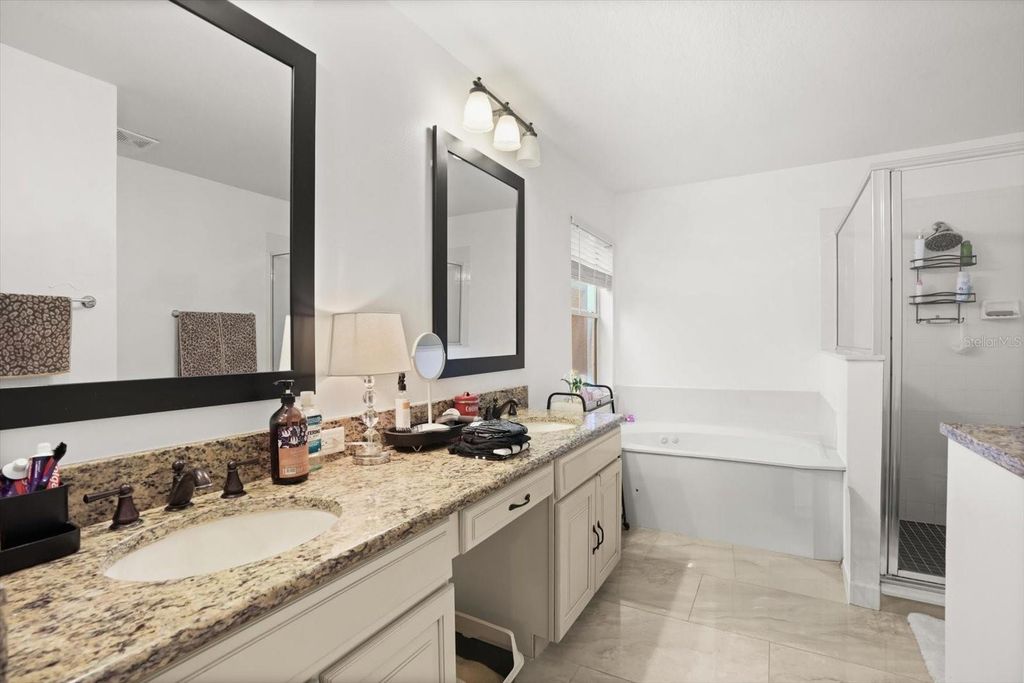 Image 12 of property listing at 248 LONGHIRST LOOP, Ocoee, FL 34761