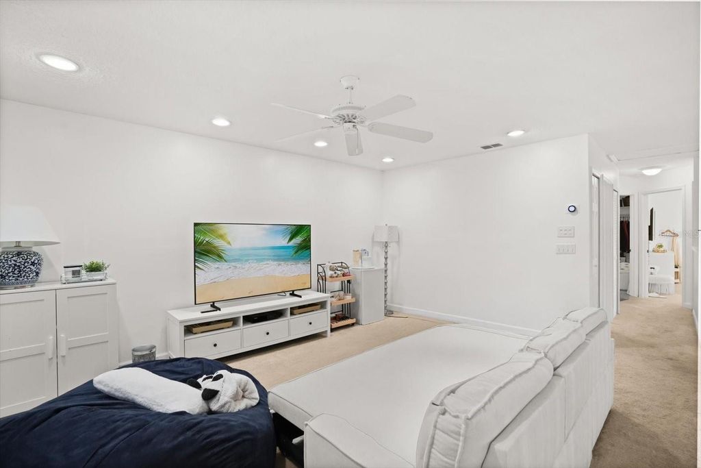 Image 15 of property listing at 248 LONGHIRST LOOP, Ocoee, FL 34761