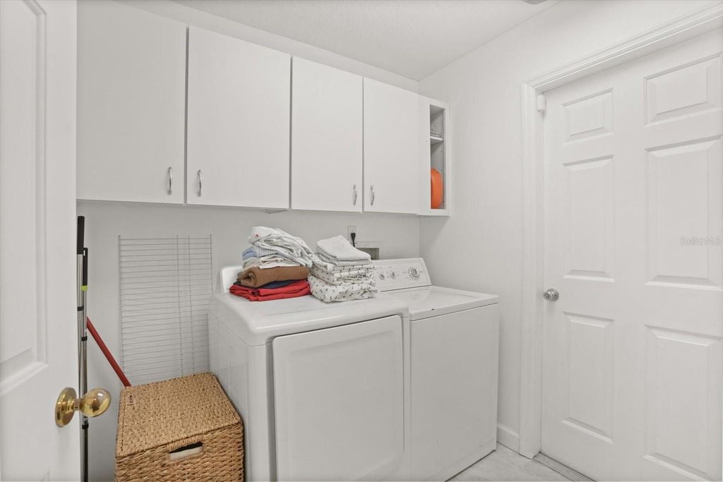 Image 17 of property listing at 248 LONGHIRST LOOP, Ocoee, FL 34761