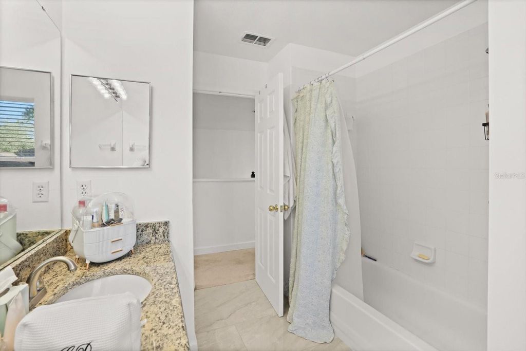 Image 19 of property listing at 248 LONGHIRST LOOP, Ocoee, FL 34761