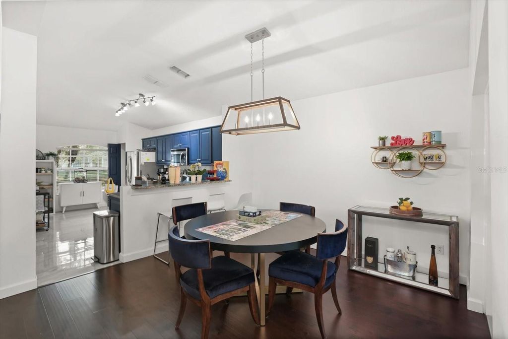 Image 7 of property listing at 248 LONGHIRST LOOP, Ocoee, FL 34761