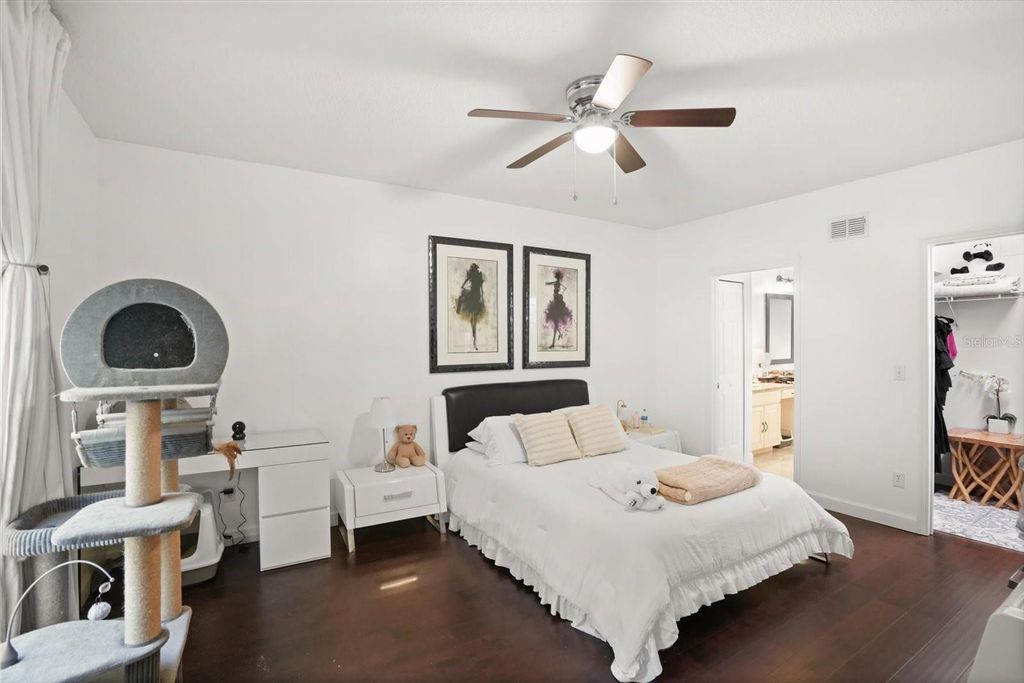 Image 10 of property listing at 248 LONGHIRST LOOP, Ocoee, FL 34761