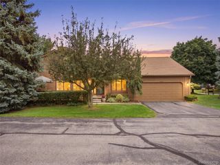 2195 London Bridge Drive, Rochester Hills, MI 48307