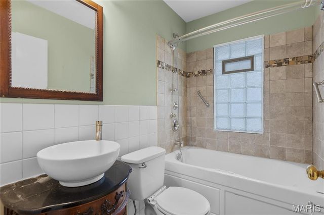 2136 Esther Avenue, St Louis, MO 63139