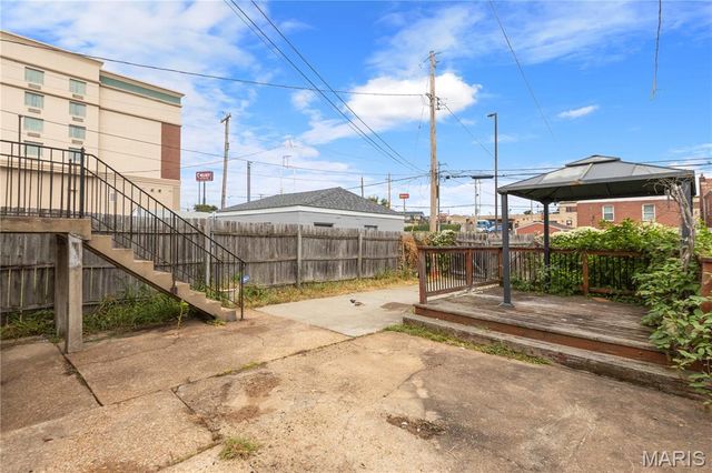 2136 Esther Avenue, St Louis, MO 63139