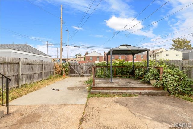 2136 Esther Avenue, St Louis, MO 63139