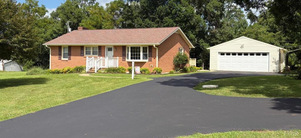 11068 Leesville Road, Evington, VA 24550