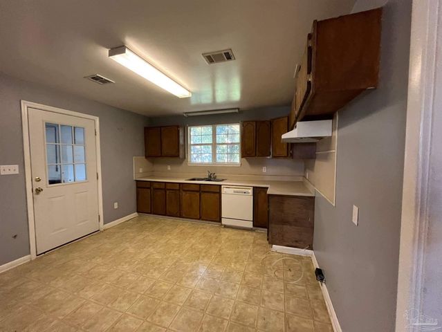 7987 Hendrix Ave, Pensacola, FL 32514