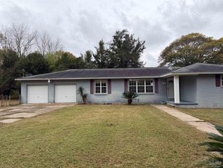 7987 Hendrix Ave, Pensacola, FL 32514