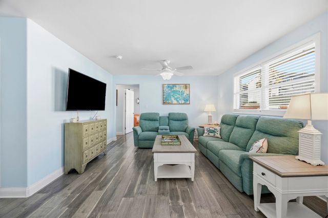 608 6th Ave. S, North Myrtle Beach, SC 29582