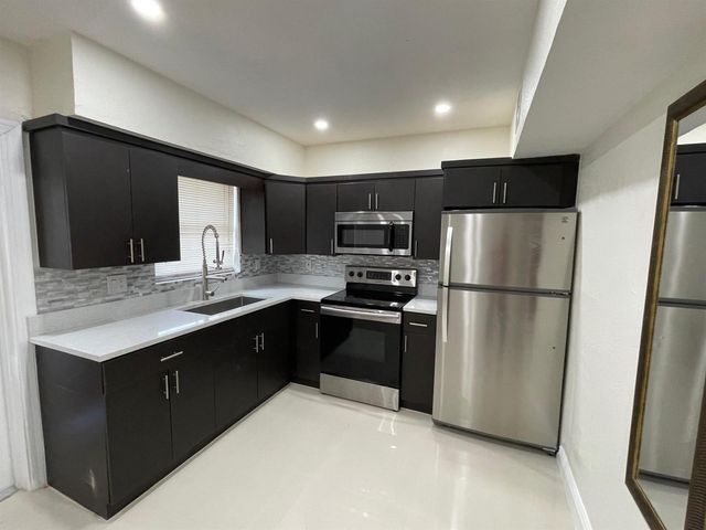 1809 NW 13th Court, Fort Lauderdale, FL 33311