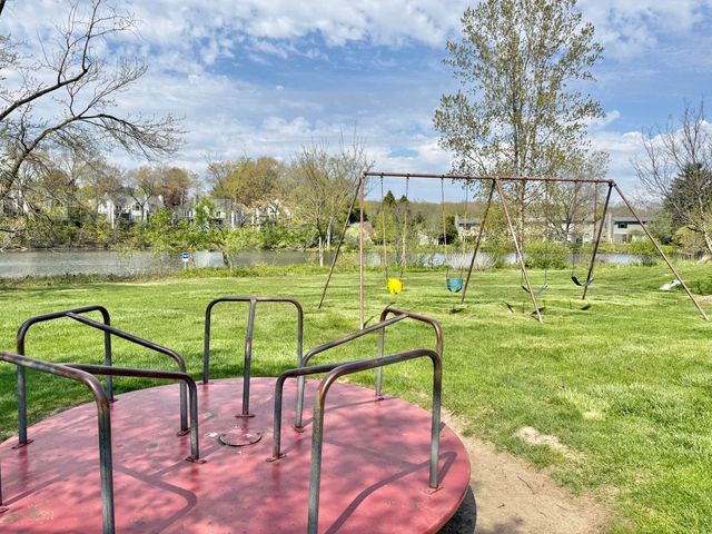 620 Watersedge Drive, Ann Arbor, MI 48105