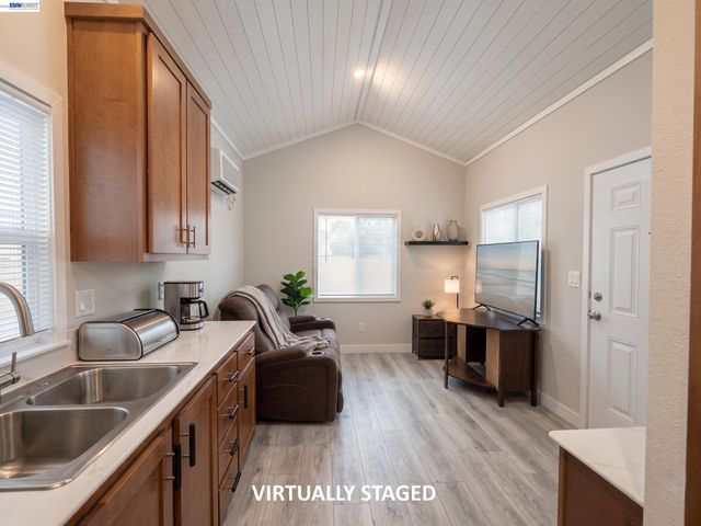 5878 Garlic Farm Dr 82, Gilroy, CA 95020