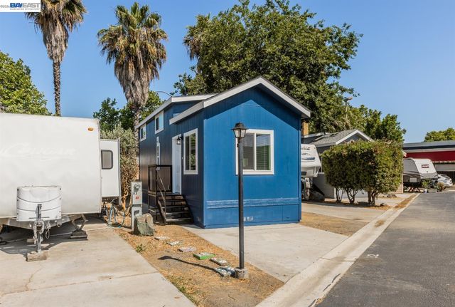 5878 Garlic Farm Dr 82, Gilroy, CA 95020