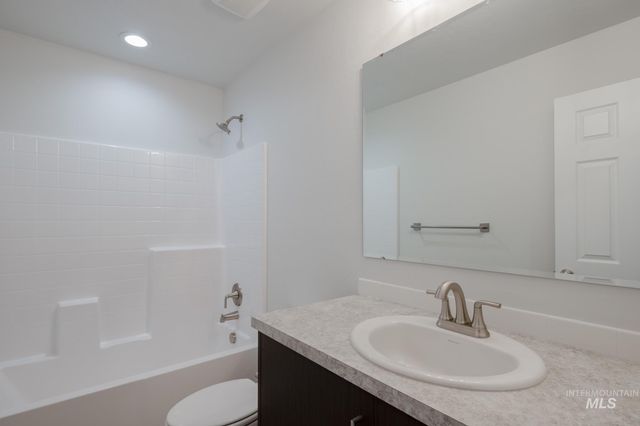 299 N Meadowsweet Ave, Kuna, ID 83634