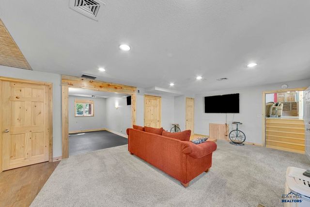 125 S BERRY PINE RD, Rapid City, SD 57702